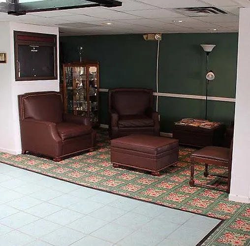 Freeport Plaza Hotel Отель