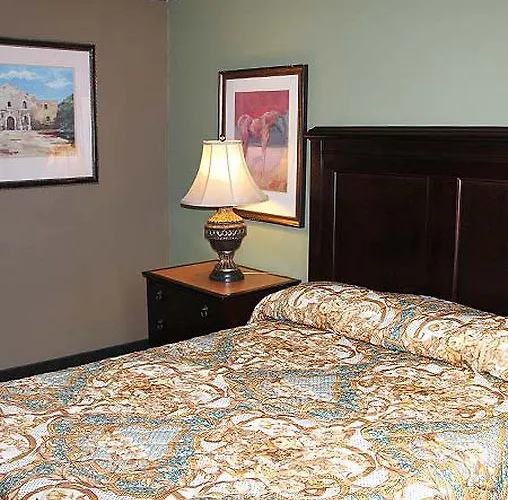 Freeport Plaza Hotel 3*